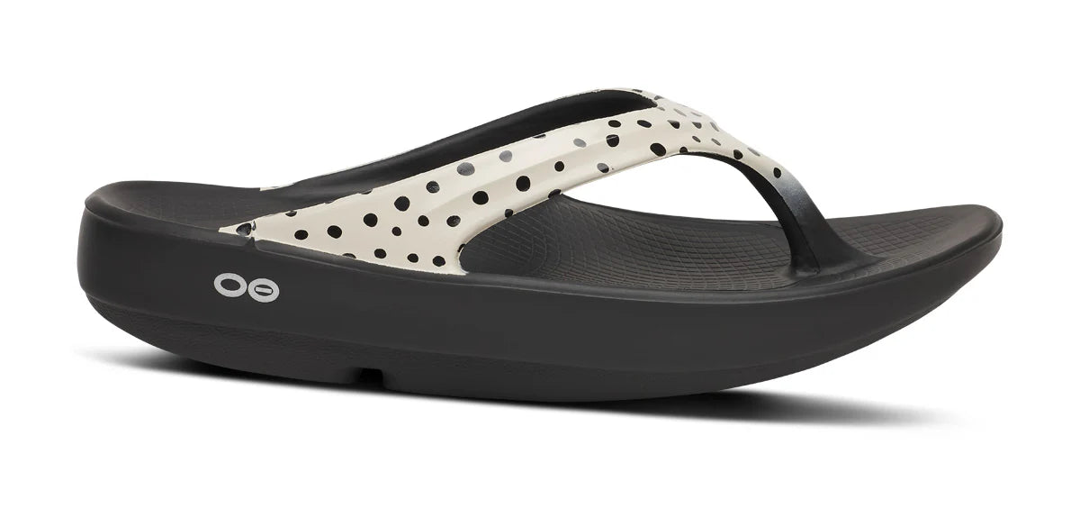 Women's OOlala Luxe Toe Post Sandal in Pebble