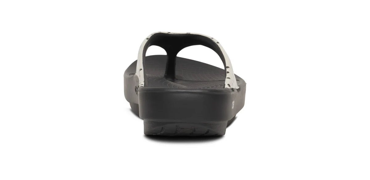 Women's OOlala Luxe Toe Post Sandal in Pebble