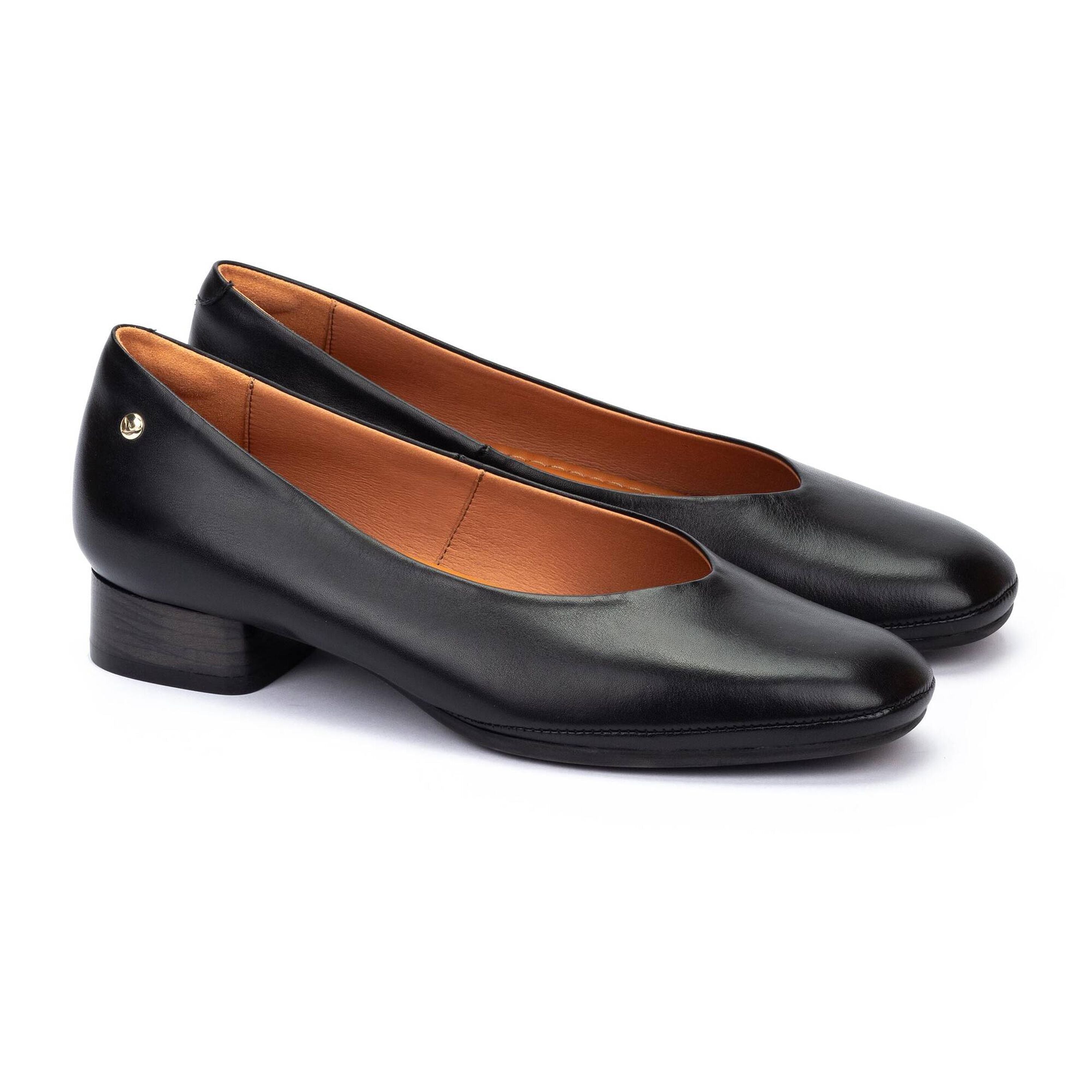 Ubeda Womens Leather Pump in Black