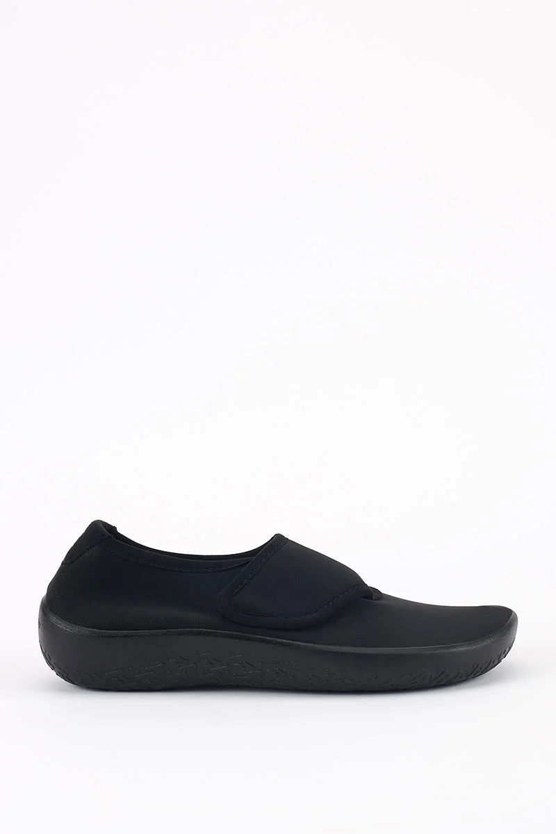 Comana Adjustable Strap Slip-On Elstech In Black