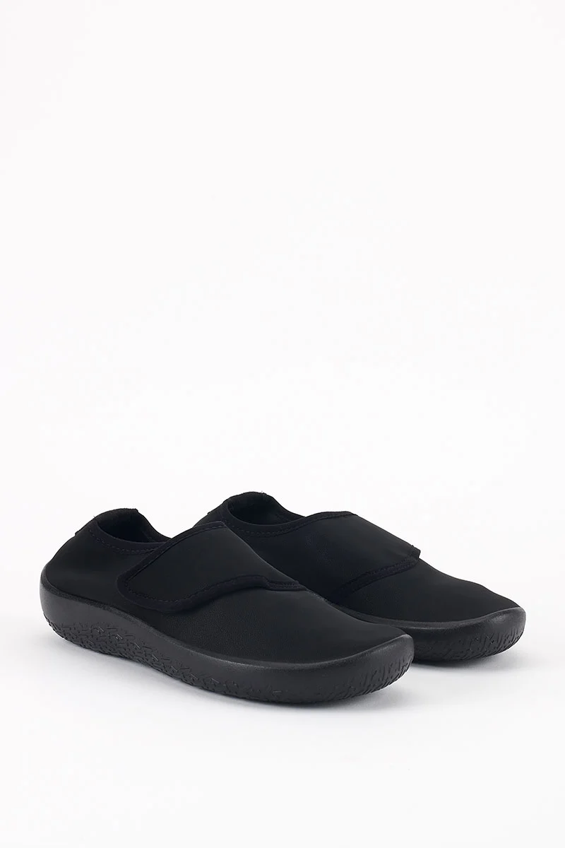Comana Adjustable Strap Slip-On Elstech In Black