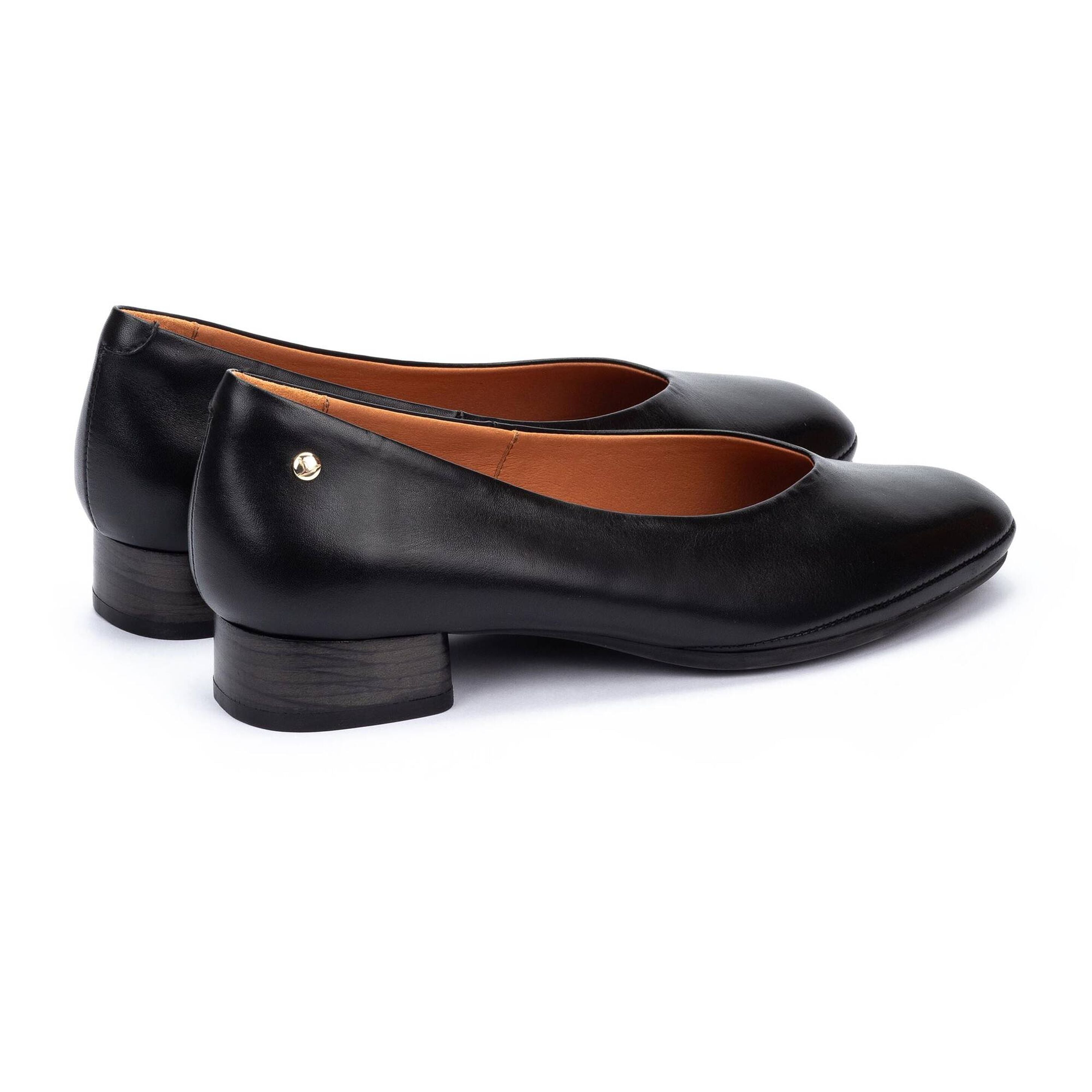 Ubeda Womens Leather Pump in Black