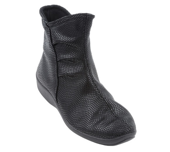 L19 Vegan Bootie in Creative Black