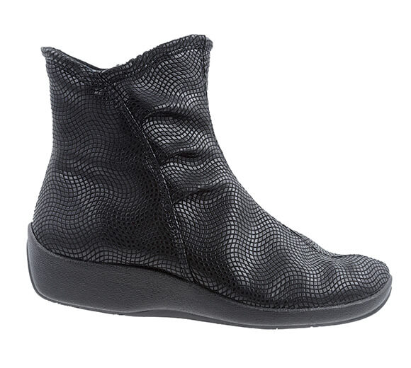 L19 Vegan Bootie in Creative Black