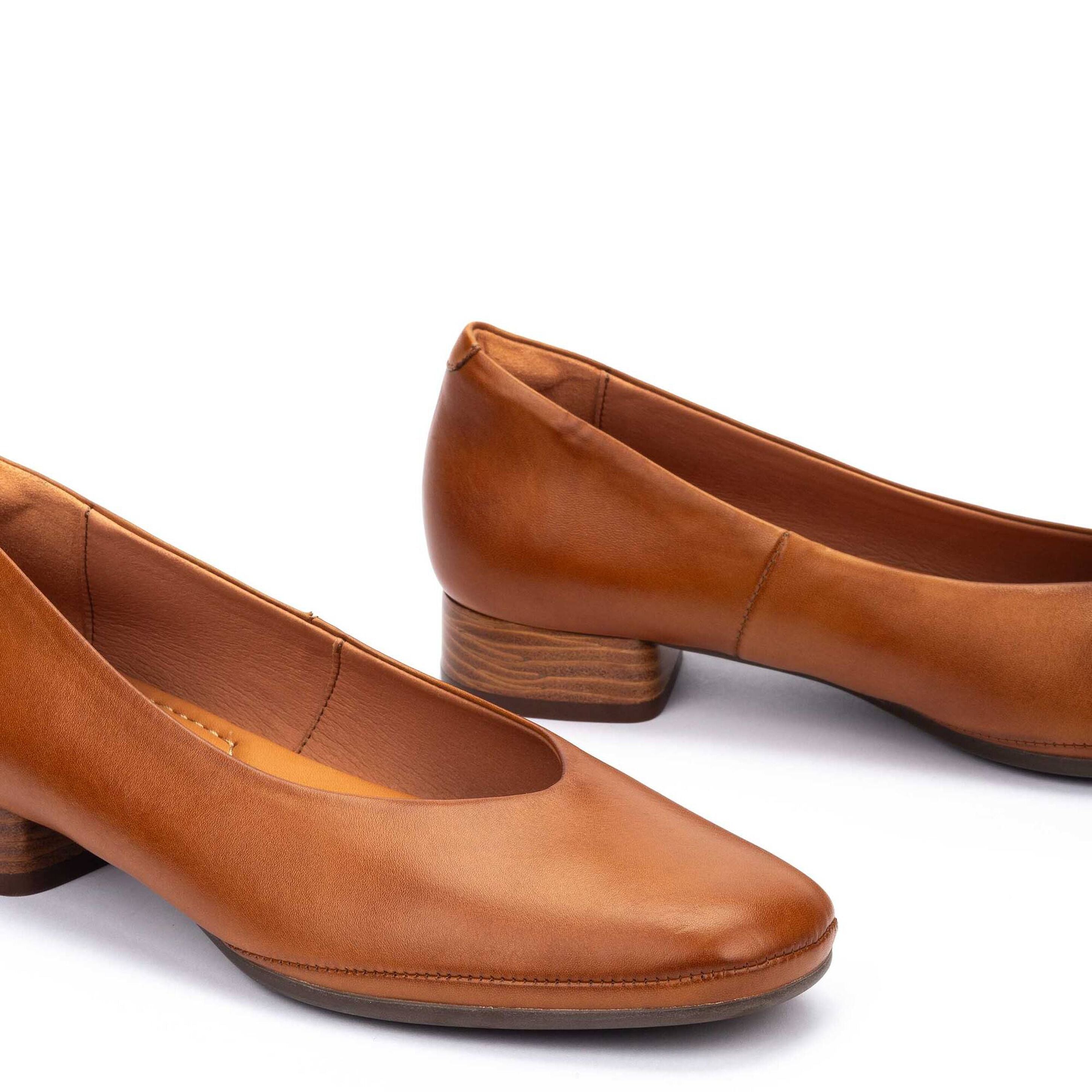 Ubeda Womens Leather Pump in Brandy
