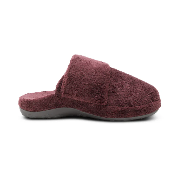 Mandy Closed Toe Slipper in Wine