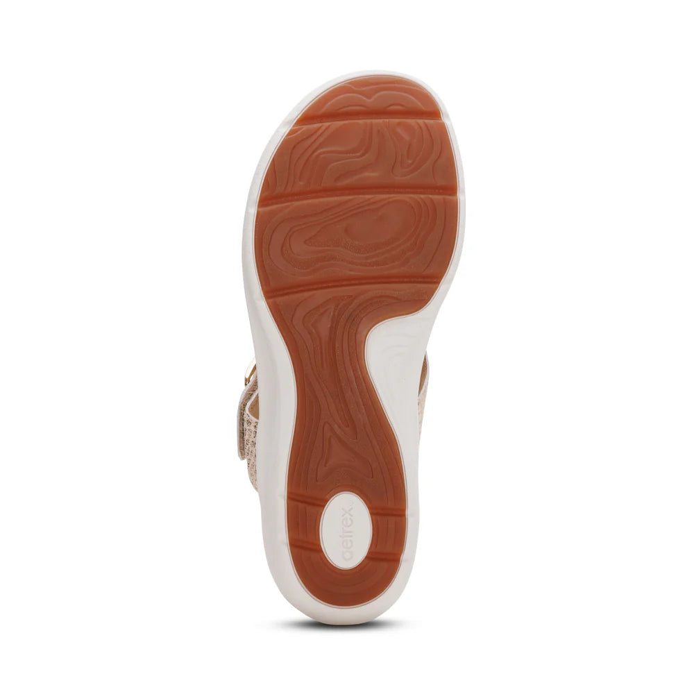 Donna Adjustable Toe Post Sandall in Champagne
