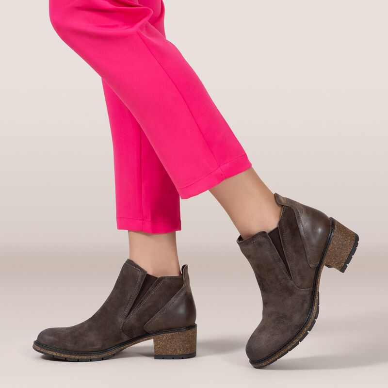 Frankie Twin Gore Ankle Boot in Brown