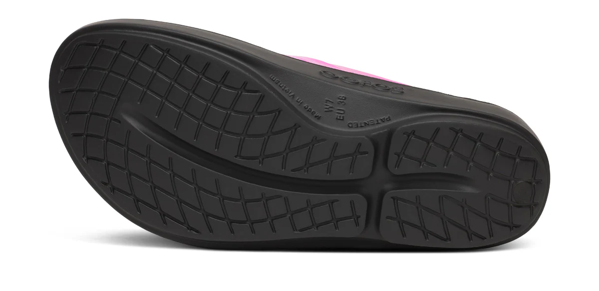 Women's OOlala Luxe Toe Post Sandal in Frosted Fuchsia