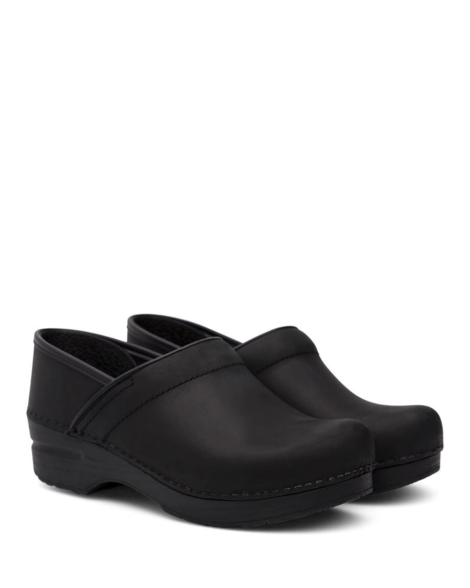 The Professional Narrow Clog in Black Oiled Leather