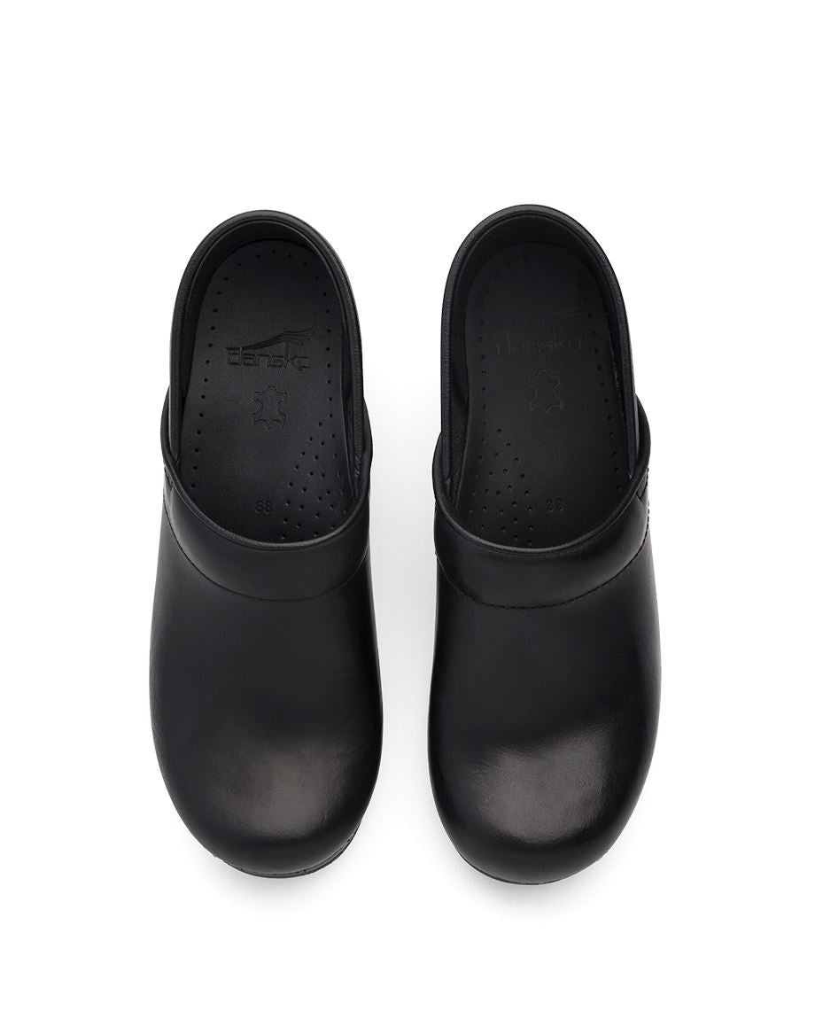 The Professional Narrow Clog in Black Cabrio