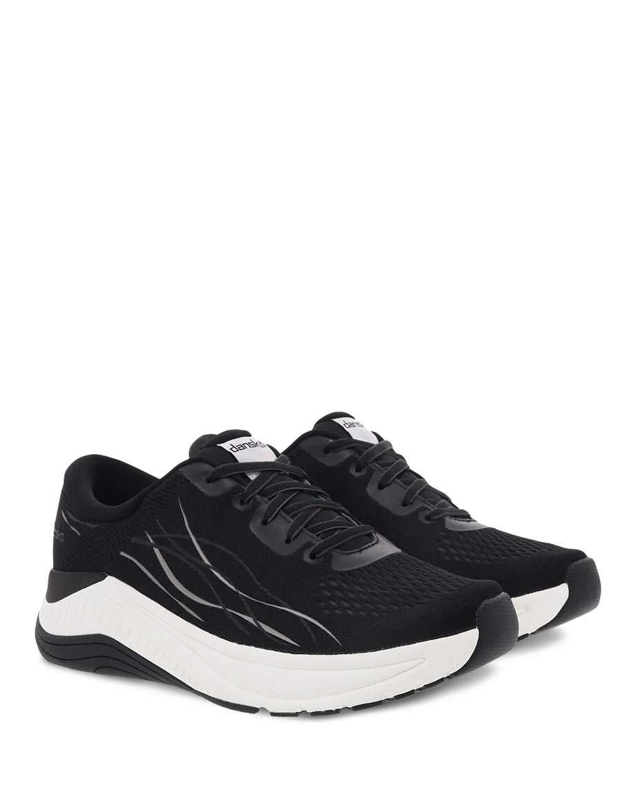 Pace Mesh Walking Shoe in Black