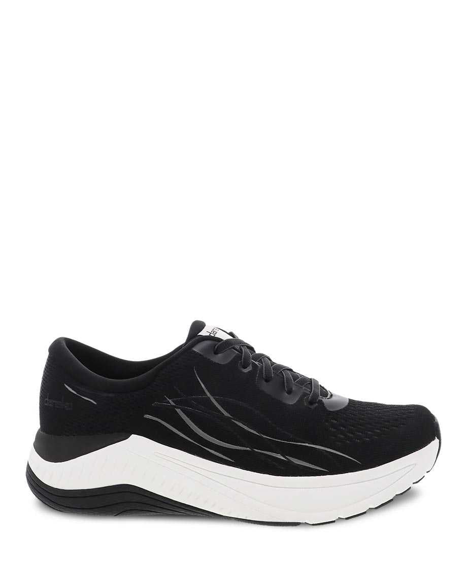 Pace Mesh Walking Shoe in Black