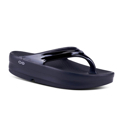 Women's OOmega Toe Post Sandal in Black
