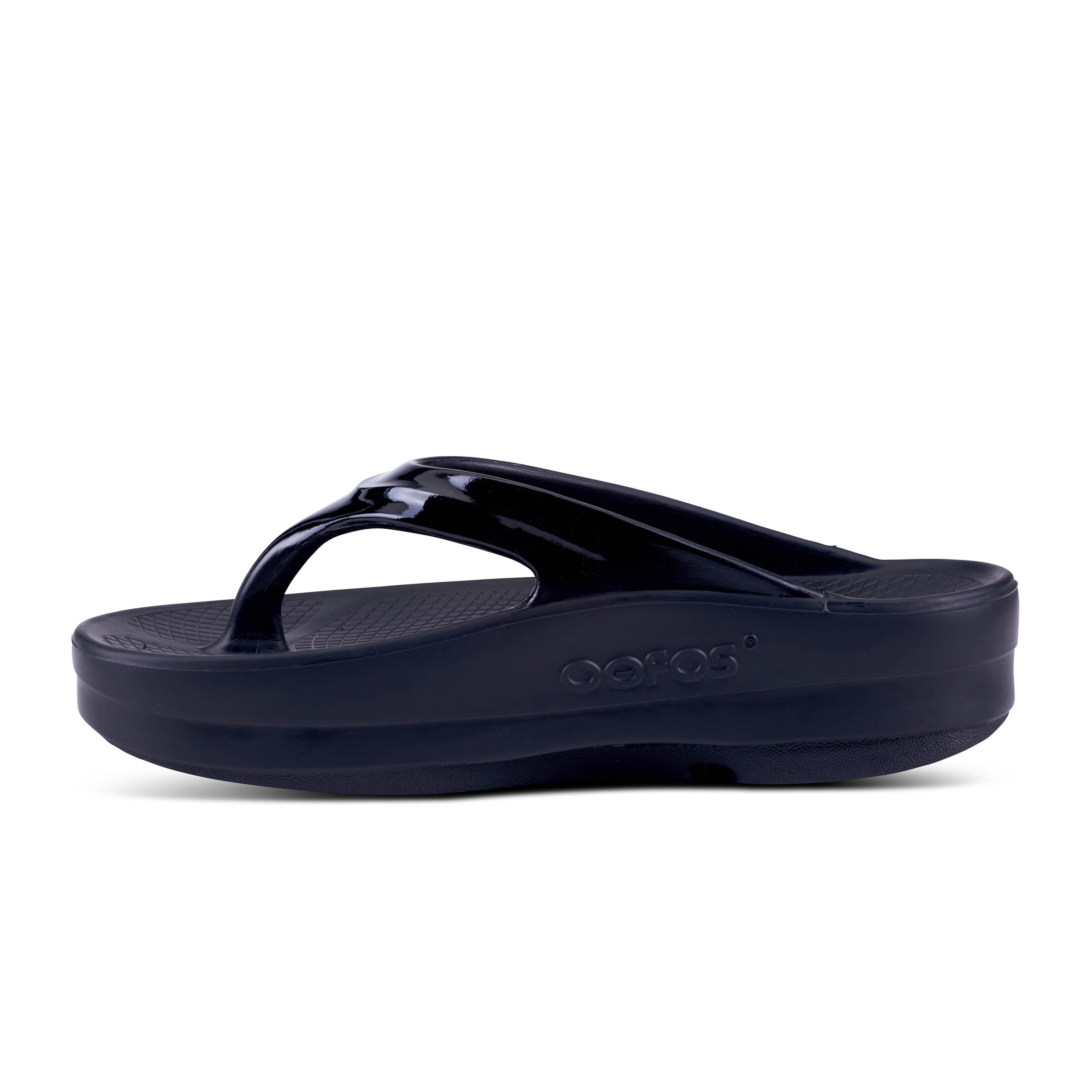 Women's OOmega Toe Post Sandal in Black