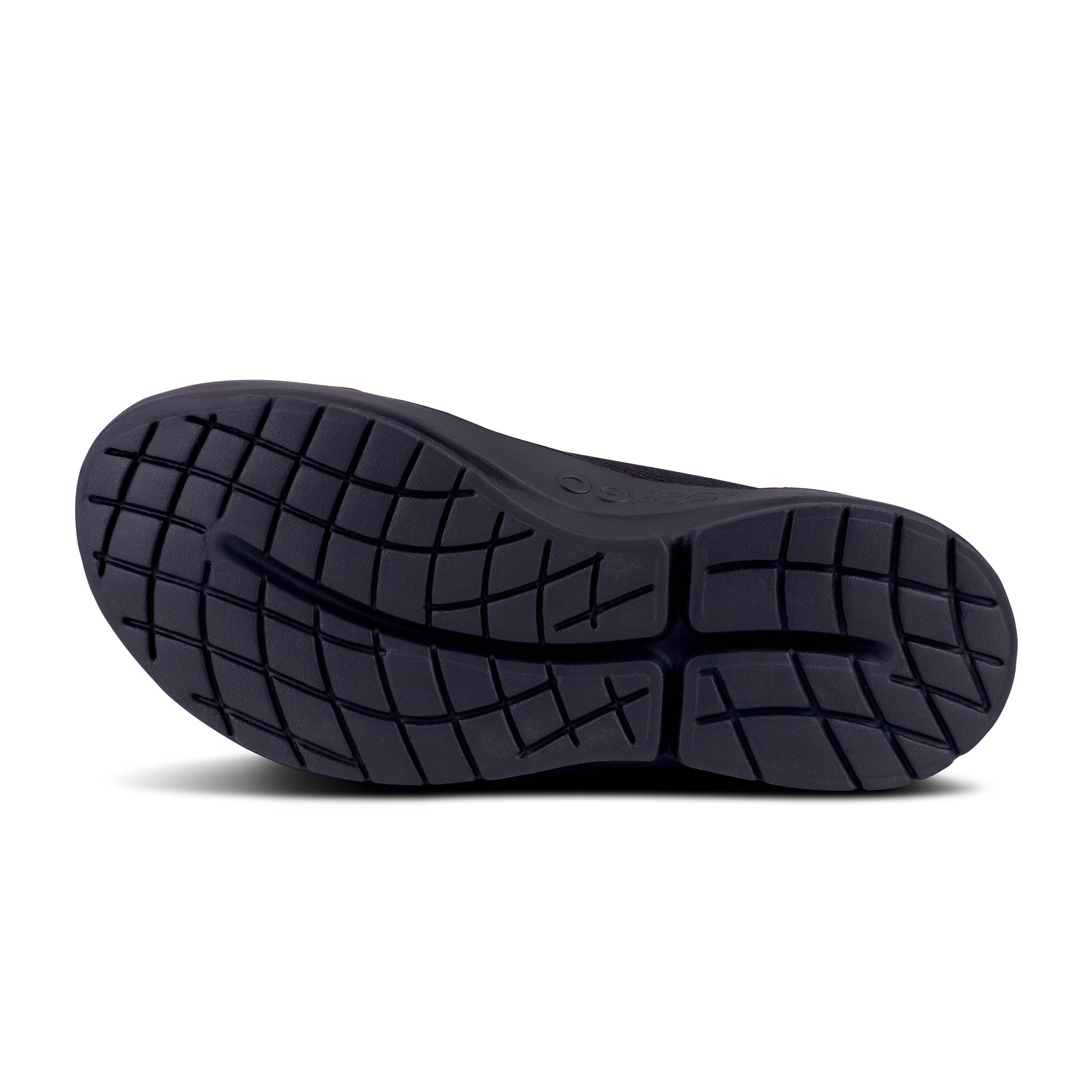 Women's OOMG eeZee Low Canvas Slip-On in Black