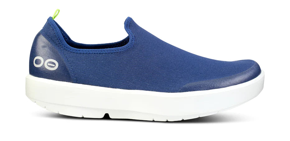 Women's OOMG eeZee Low Canvas Slip-On in Navy