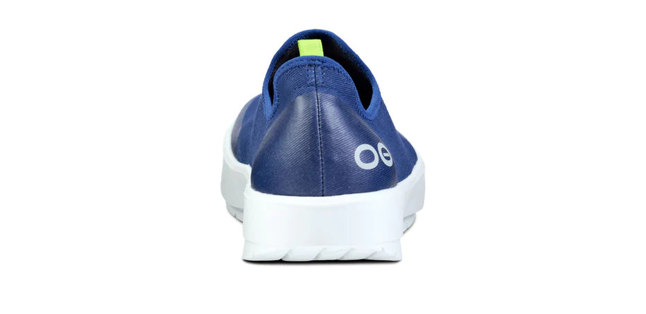 Women's OOMG eeZee Low Canvas Slip-On in Navy