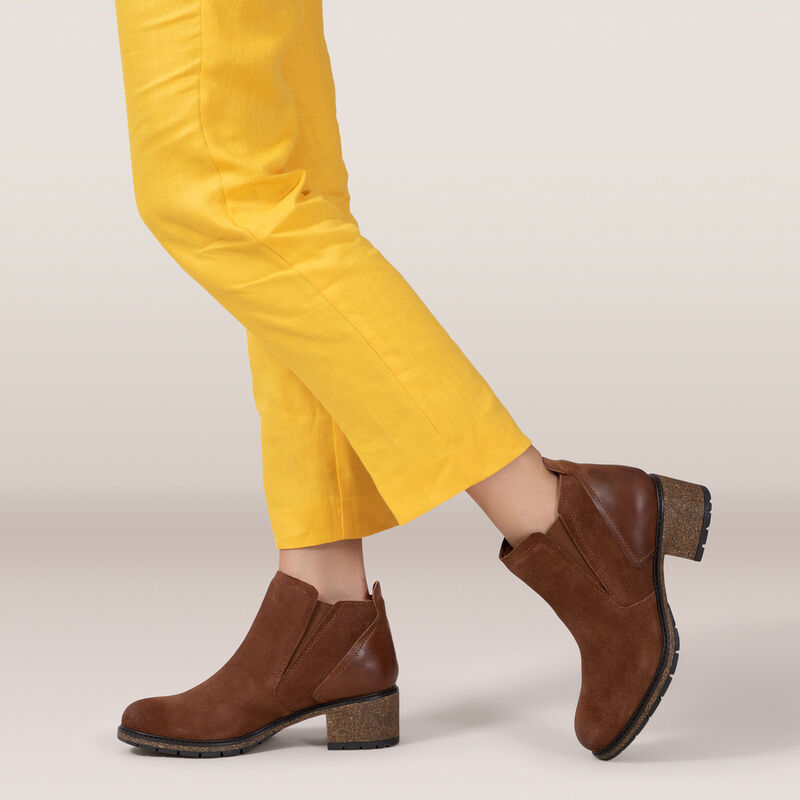 Frankie Twin Gore Ankle Boot in Caramel Cafe