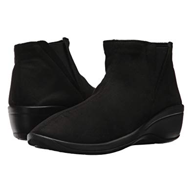 Luana Vegan Pixie Boot in Black